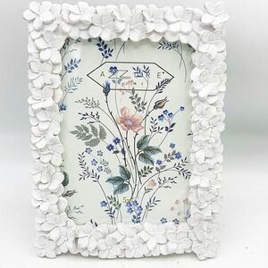 Azzure Home Picture Frame 5x7 White Floral Textured